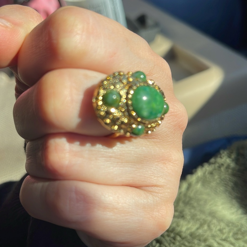 Elegant Green Stone Ring - Picture 8 of 13